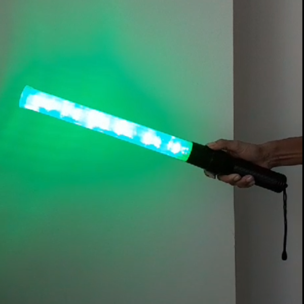 BASTON LUMINOSO 54CM, BICOLOR A PILAS - Image 2