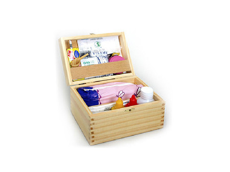 BOTIQUIN MEDIANO DE MADERA CON 20 ELEMENTOS